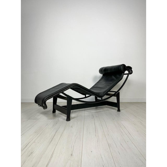 Vintage LC4 Chaise Longue by Le Corbusier, Pierre Jeanneret and Charlotte Perriand for Cassina, 2010s For Sale - Image 10 of 10