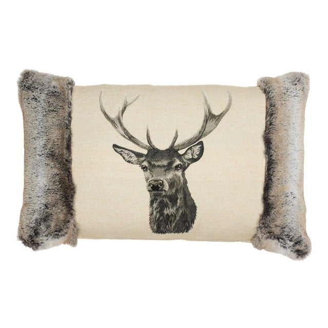 Elevate your space with the elegance of this Country Linen cushion, drawing inspiration from the great British outdoors,...