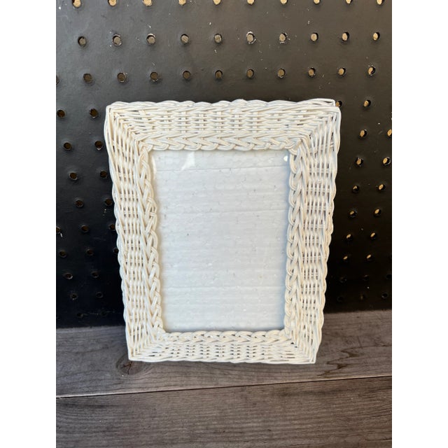 Shabby Chic Late 20th Century Vintage White Wicker Table Picture Frame For Sale - Image 3 of 4