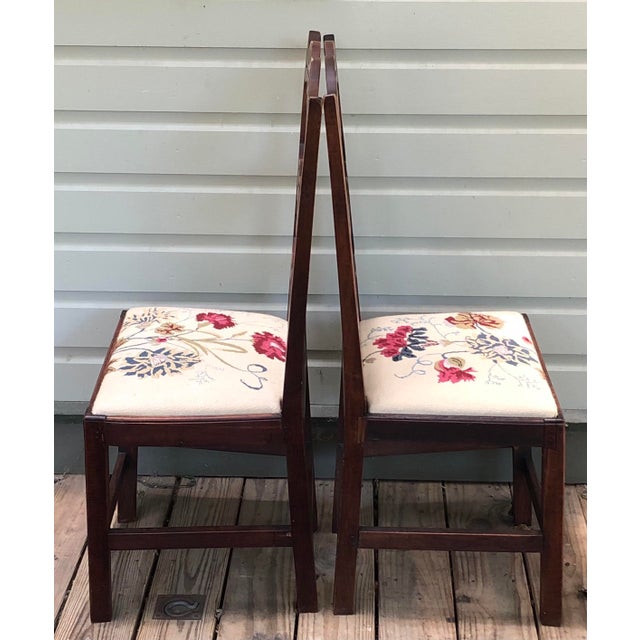 Wood Pair Peg Antique Chippendale Ribbon Back Pierced Ladder Back Chairs Needlepoint Seats Stunning See Photos For Sale - Image 7 of 11