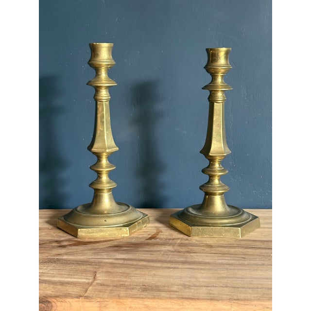 Pair of cast brass candlesticks in the French Restauration / Louis-Philippe manner, circa 1820-1860. Each with a hexagonal...