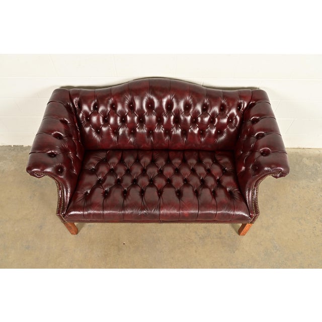 1980s Hancock and Moore Style Vintage Chippendale Tufted Oxblood Leather Camelback Chesterfield Sofa, Circa 1980s For Sale - Image 5 of 14