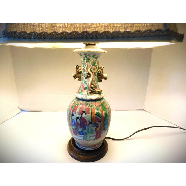 Chinoiserie Vintage Chinoiserie Famille Rose Chinese Porcelain Asian Table Lamp, Dark Wooden Base For Sale - Image 3 of 11