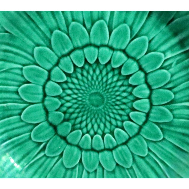 Ceramic Wedgwood Green Majolica Earthenware Sunflower Plates Set (15) For Sale - Image 7 of 11