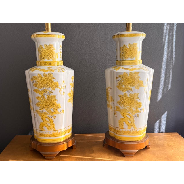 The Marbro Lamp Company 1960s Pair of Japanese Porcelain Chinoiserie Lamps by Marbro For Sale - Image 4 of 12