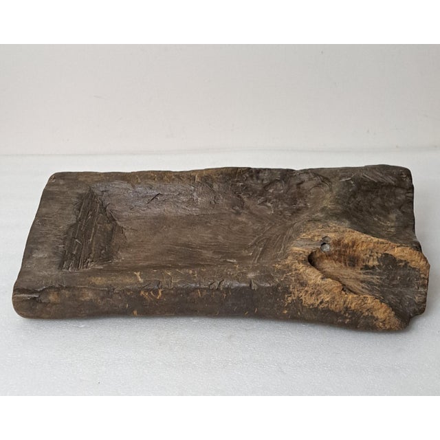 Antique American Primitive Hand-Carved Hardwood Dough Bowl With Natural Burl Edge For Sale - Image 4 of 10