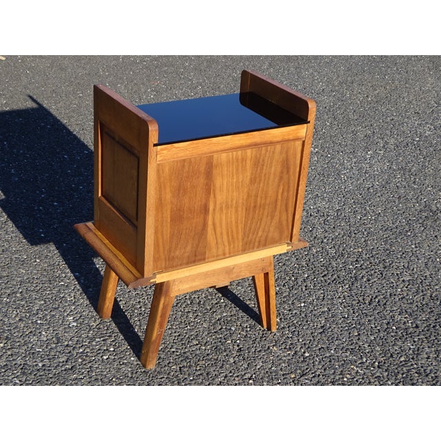 Vintage Bedside Table in Light Oak with Splayed Legs and Black Glass Top, 1960s For Sale - Image 12 of 18