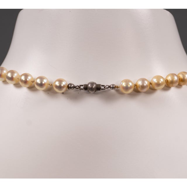 Cream Costume Jewelry Necklace, 1980s For Sale - Image 8 of 12