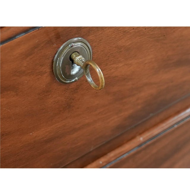 A great quality piece of American cabinet making as exemplified in this Vintage Kittinger Williamsburg Chest. Renowned for...