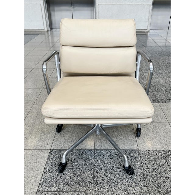 Mid-Century Modern Mid-Century Modern Soft Pad Desk Chair Attributed to Eames for Herman Miller For Sale - Image 3 of 15