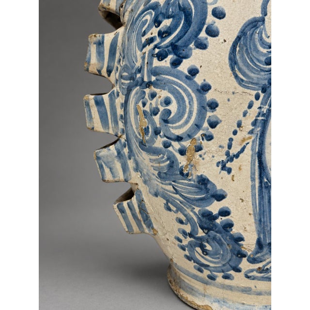 Renaissance 17th-Century Sicilian Blue-and-White Majolica Pilgrim Flask, Caltagirone For Sale - Image 3 of 15