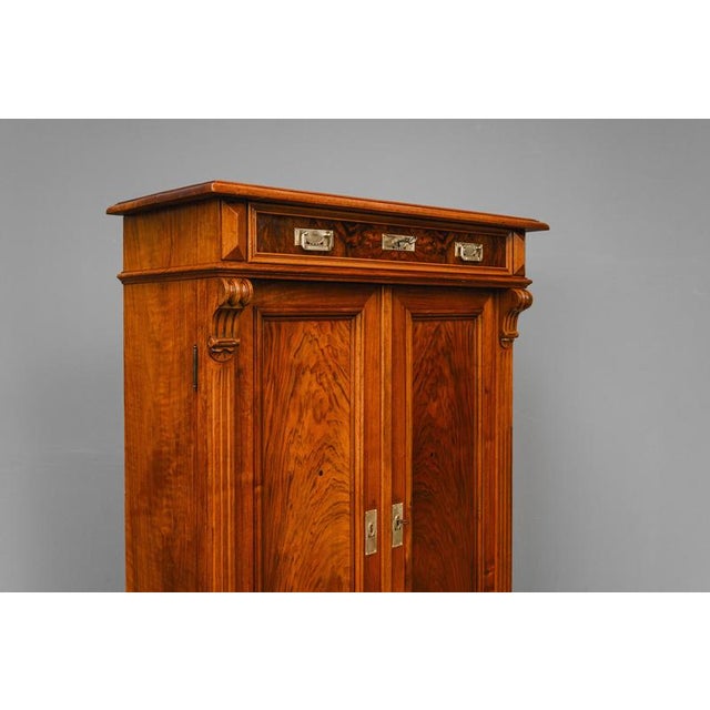 Late 19th Century Gründerzeit Vertiko in Walnut For Sale - Image 5 of 18