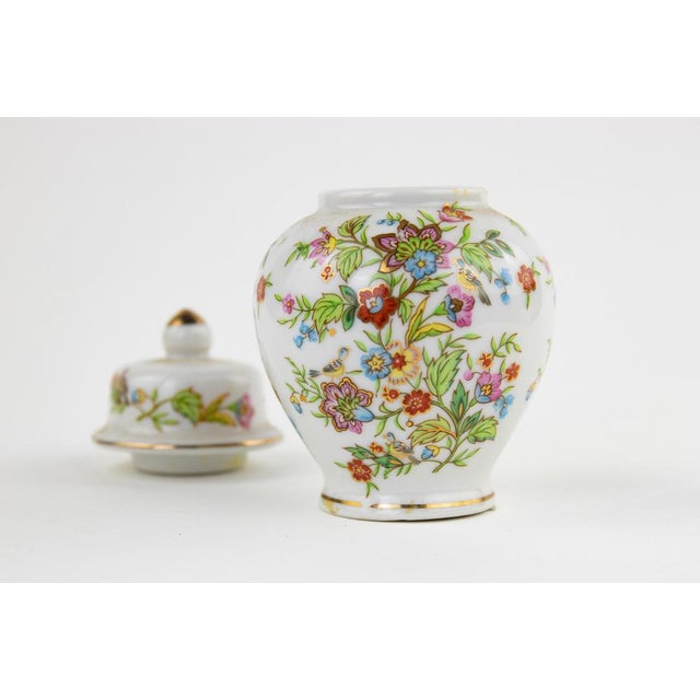 Japanese Kutani vase, ceramic, late 20th century. 12 x 7 cm. Very good conditions!