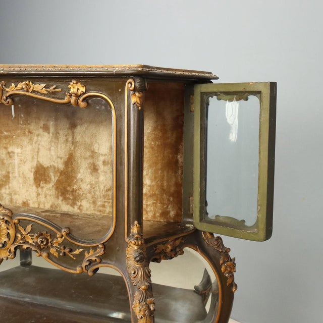 Barocchetto Style Showcase in Carved and Lacquered Wood For Sale - Image 4 of 12