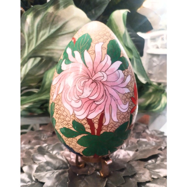 1980s Vintage Floral Pink Green Brass Cloisonne Egg on Brass Stand For Sale - Image 5 of 9
