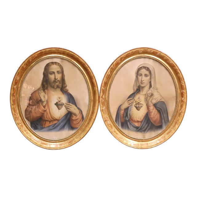 Pair of 19th Century French Sacred Heart Jesus and Mary Oval Giltwood Frames For Sale