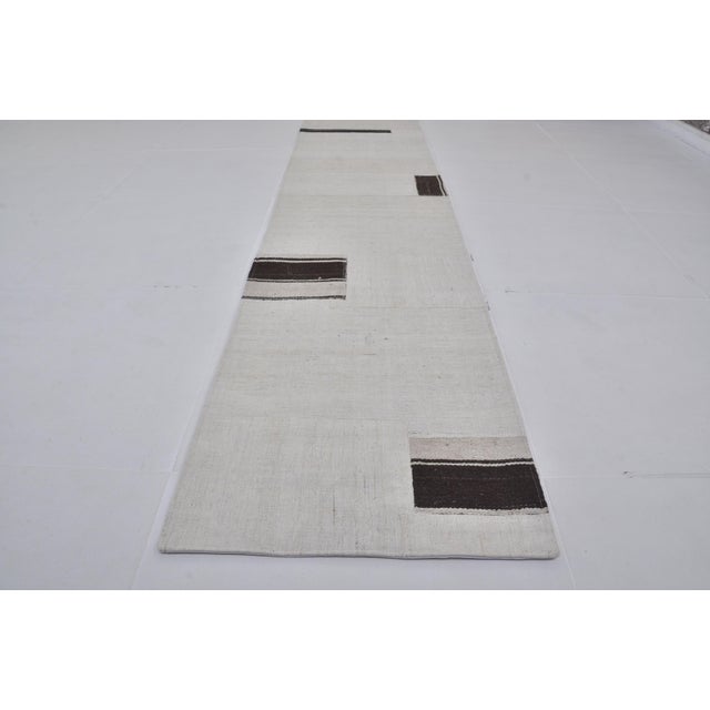1950s 1950s White and Blach Turkish Kilim Runner For Sale - Image 5 of 10