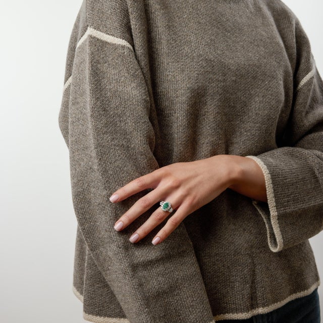 1990s Vintage Emerald Diamond 18k White Gold Cocktail Ring, Size 6 For Sale - Image 5 of 6