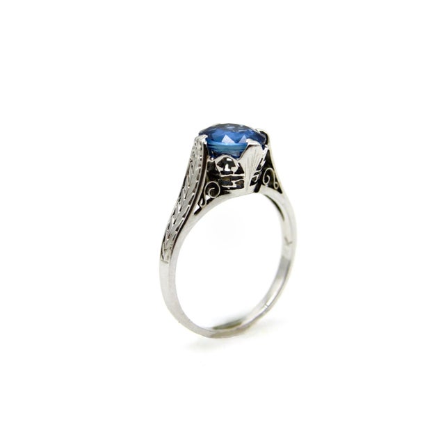 1920s 14k White Gold Art Deco Natural Blue Sapphire Filigree Ring Size 4.5 For Sale - Image 5 of 7