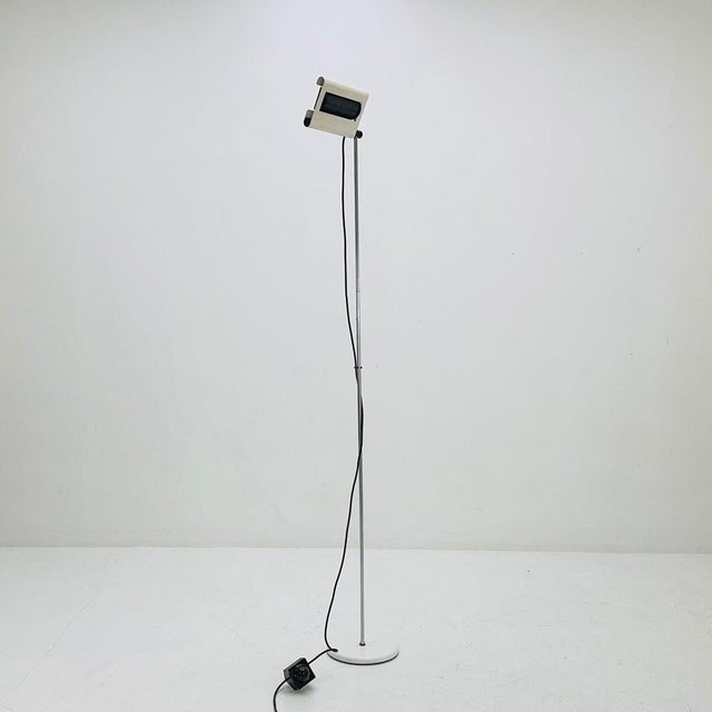 Large Mid-Century Minimalist Floor Lamp by Gianfranco Frattini, 1970s For Sale - Image 10 of 11