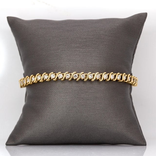 Contemporary Solid 14k Yellow Gold Estate Natural Diamond Tennis Bracelet | Box Clasp Closure For Sale - Image 3 of 8