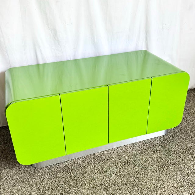 Postmodern 1980s Postmodern Lime Green Lacquer Laminate Waterfall Low Credenza For Sale - Image 3 of 8