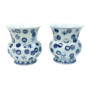 A Large Pair of Blue & White Flared Rim Cachepot Pots With Aesthetic Balloon Design