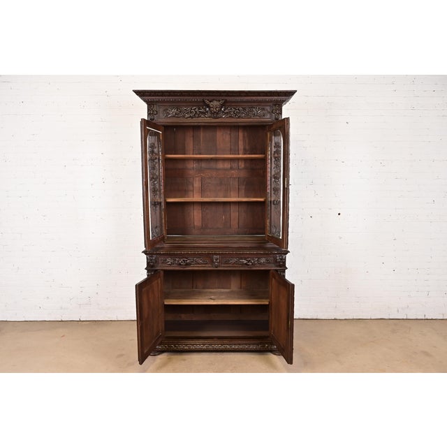 R. J. Horner & Co. Antique French Renaissance Revival Carved Oak Breakfront Bookcase or Bar Cabinet, Circa 1880s For Sale - Image 4 of 11