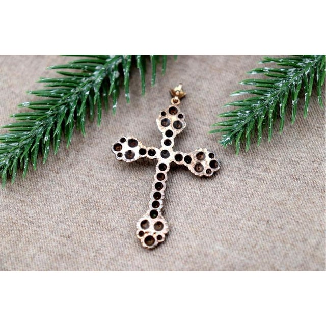 19.2k Gold Cross Pendant with Paw and Diamonds, in Worn conditions. Designed 1920 to 1949