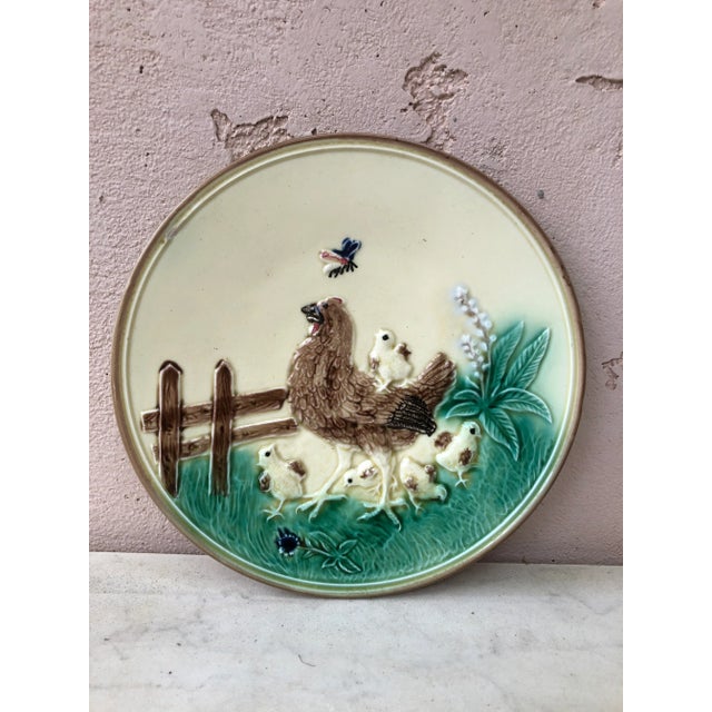 German Majolica Hen & Chicks Wall Plate Circa 1900 For Sale - Image 4 of 4