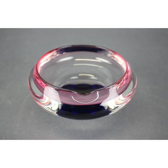 Czech Pink and Blue Sommerso Glass Ashtray from Hospodka, 1960s For Sale - Image 4 of 9