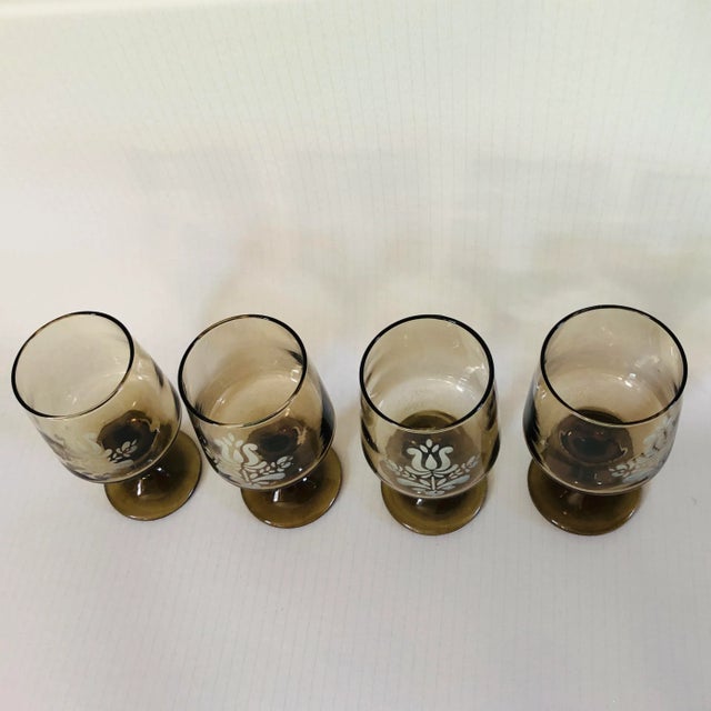 Vintage set of 4 brown etched glasses 2.10”D X 5.80” H , makers mark reads “Pfaltzgraff “ they are in excellent condition.