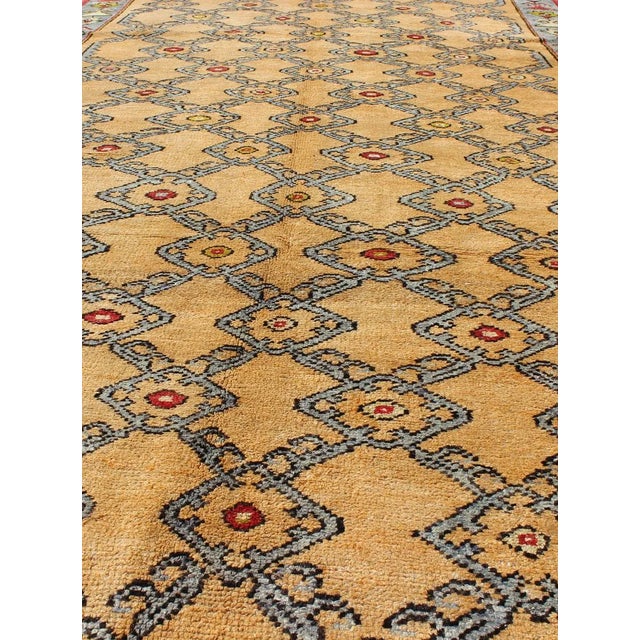 Mid 20th Century Vintage Turkish Oushak Rug With Golden Tan Field and Repeating Rosette Motif For Sale - Image 5 of 9