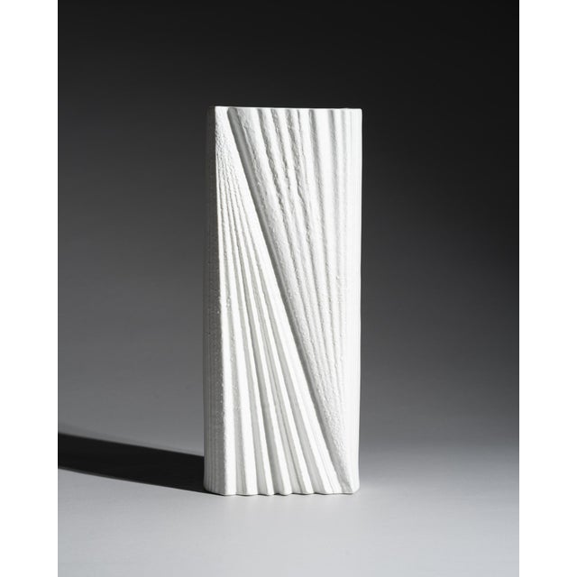 White Brutalist Floor Vase by Martin Freyer for Rosenthal, 1960s For Sale - Image 8 of 8