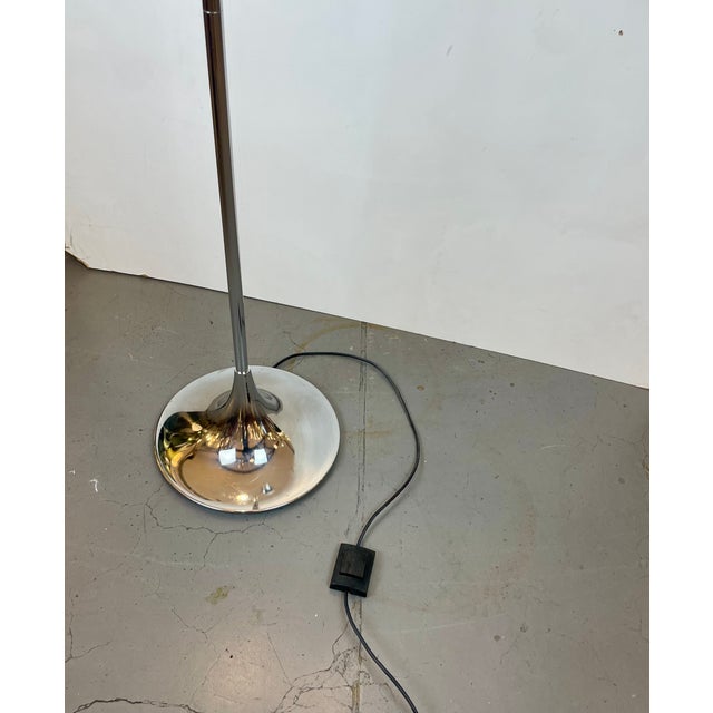 Iconic Space-Age eyeball floor lamp in ultra-chromed metal, with a beautiful tulip foot and three arms with an adjustable...