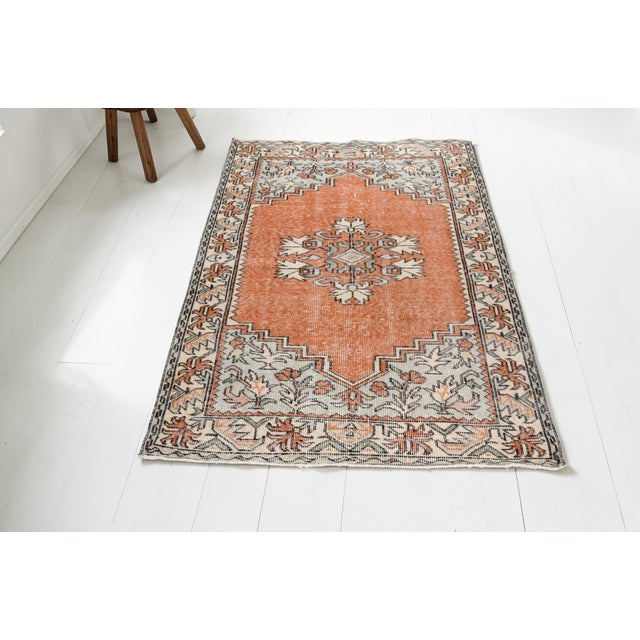 Turkish Mid 20th Century Neutral Coastal Farmhouse Rug For Sale - Image 3 of 8