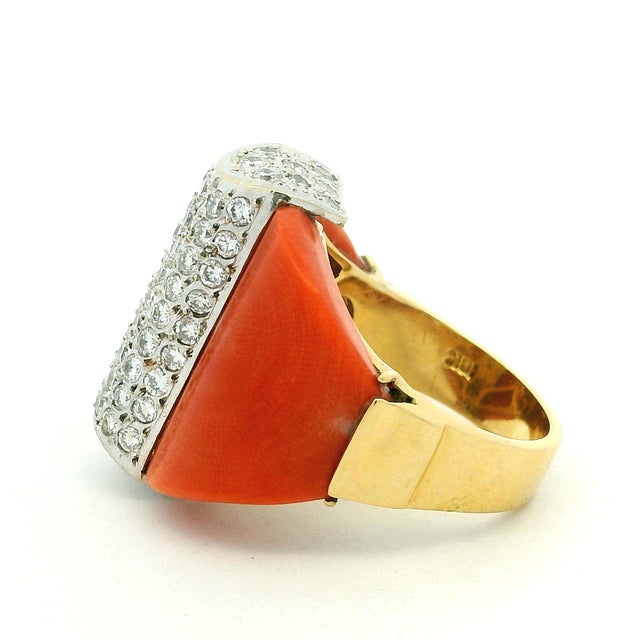 1970s Italian 18k Gold Coral & 1.50 Carat Diamond Cocktail Ring, Size 7.25 For Sale In Miami - Image 6 of 10