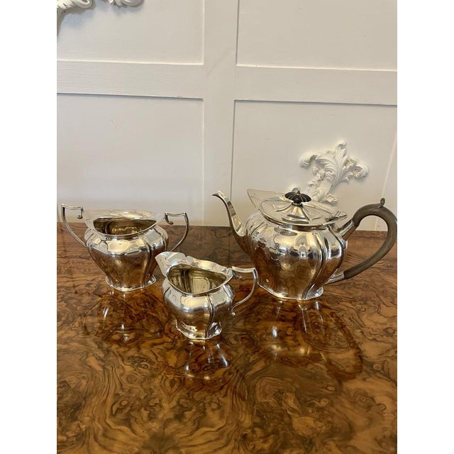 Antique Edwardian quality silver plated tea set consisting of a teapot, sugar bowl and milk jug A lovely pretty set in...