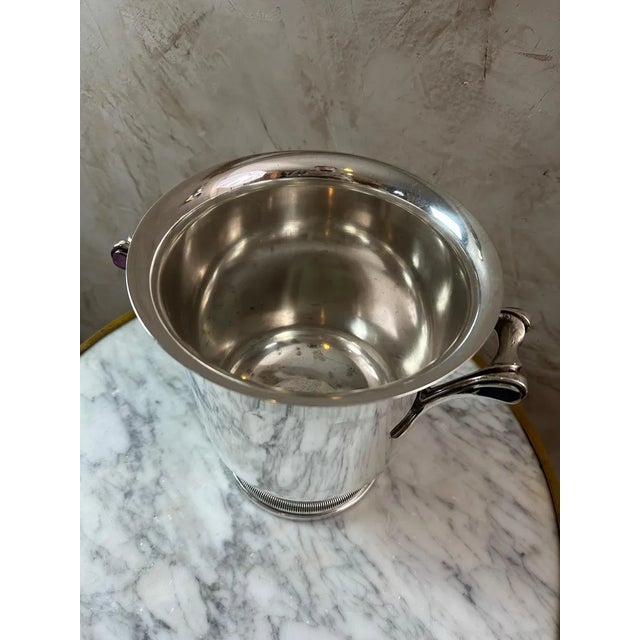 Very beautiful silver-plated champagne seal dating from the 1940s in the shape of a Medici vase. Very good condition. Two...