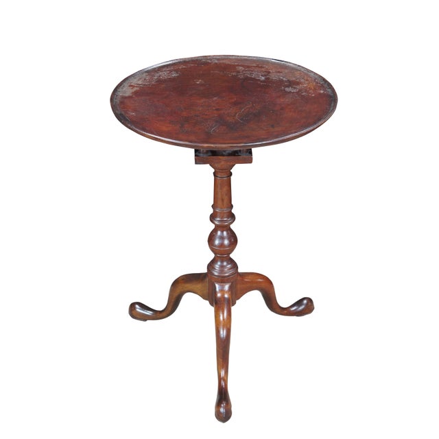 An American Queen Anne Tilt-Top Candletstand, tea or dessert table. Circa 1770. The table shows strong influences from...