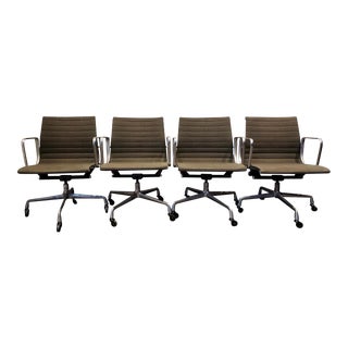 Vintage Eames Herman Miller Aluminum Group Office Chairs Model Ea318 Set of 4 For Sale