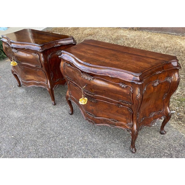 Rococo Fine Pair of 18th Century Venetian Rococo Bombe Bedside Chests of Drawers For Sale - Image 3 of 7