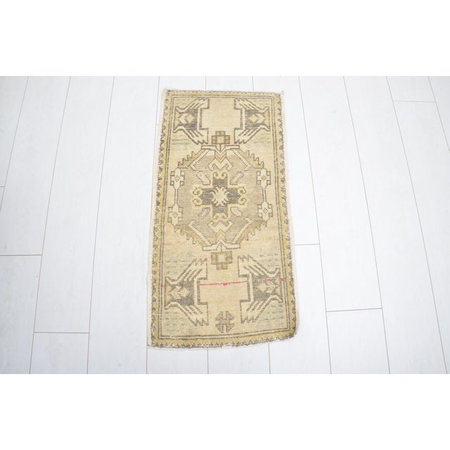 1960s Mid 20th Century Little Anatolian Wool Rug For Sale - Image 5 of 5