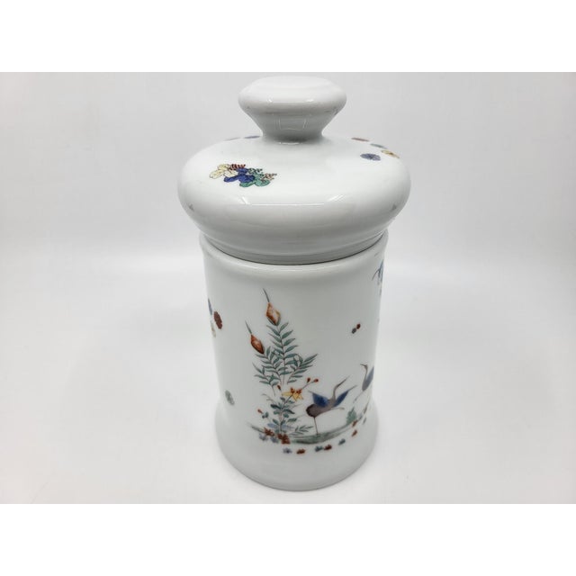 This porcelain pot, from the Manufacture du Lys Royal, is a magnificent reproduction of the "Kakiemon" decor which adorned...