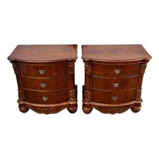 Vintage Pulaski Mahogany Nightstands Edwardian Collect 3-Drawer Bachelors Pair For Sale