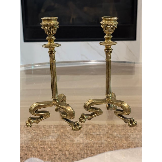Early 20th Century English Brass Candlesticks With Lion Paw Tripod Bases - A Pair For Sale - Image 13 of 17