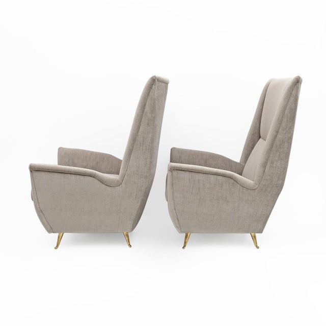 Gold Mid-Century Modern Velvet High Back Armchairs attributed to Gio Ponti for ISA Bergamo, 1950s, Set of 2 For Sale - Image 8 of 10
