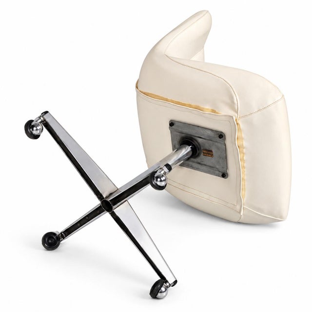 Gastone Rinaldi Vintage Italian Swivel Chair in White Leather and Chrome by Gastone Rinaldi for Rima, 1960s For Sale - Image 4 of 11
