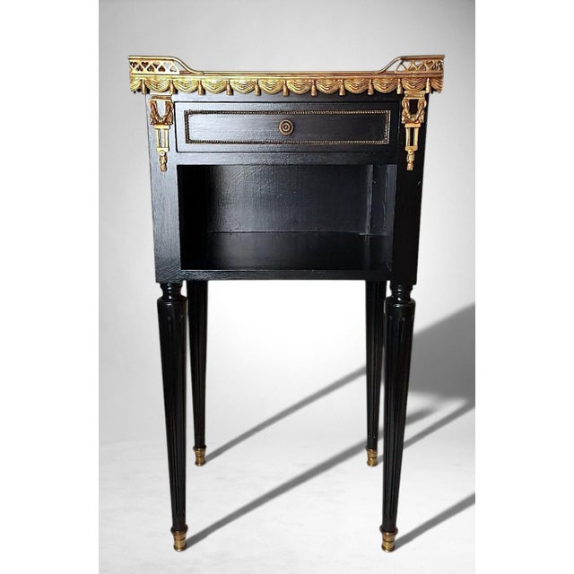 Black Early 20th Century French Louis XVI Revival Pair of Nightstands in Carrara Marble and Gilt Bronze For Sale - Image 8 of 18