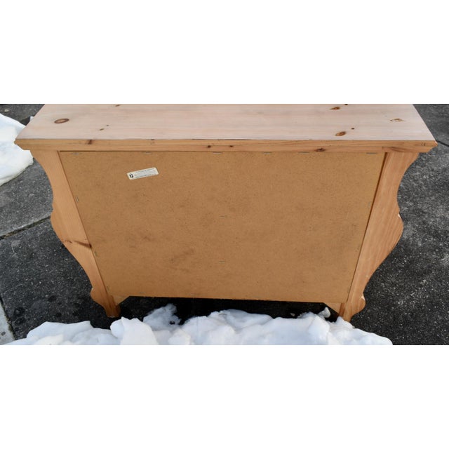 Vintage Pulaski Venetian Style Carved &Painted Pine Three Drawer Bombe' Commode For Sale - Image 12 of 13